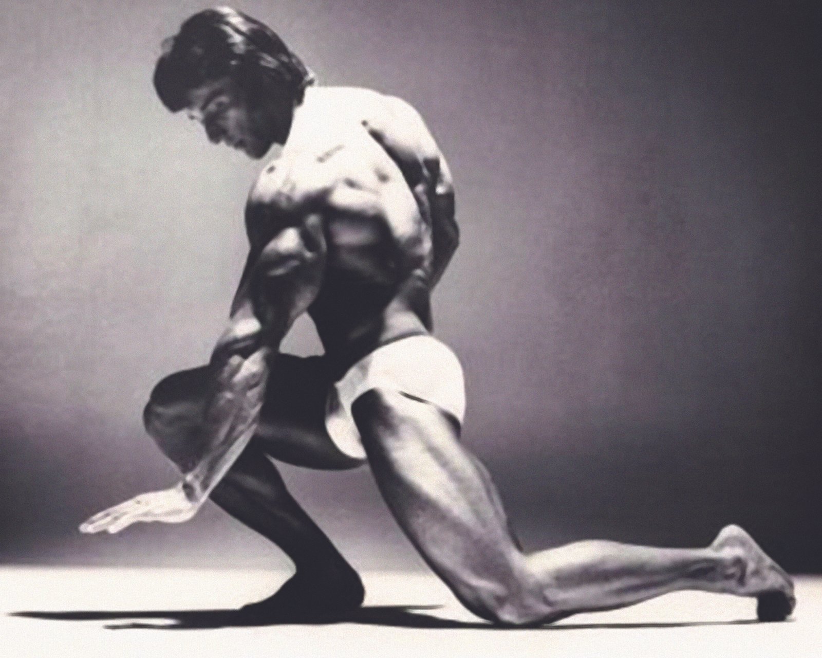 Kneeling Frank Zane - 8x10 Black & White Photo by Michael Avedon